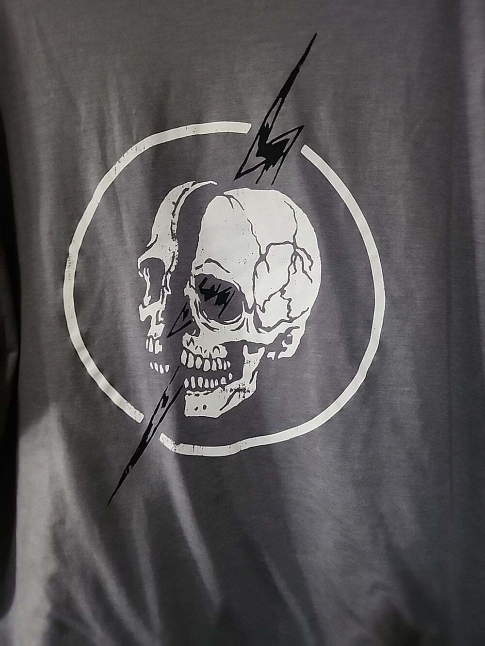 New Shok Skull Lightning bolt Men T-Shirt Streetwear Grunge Excellent B7 Large
